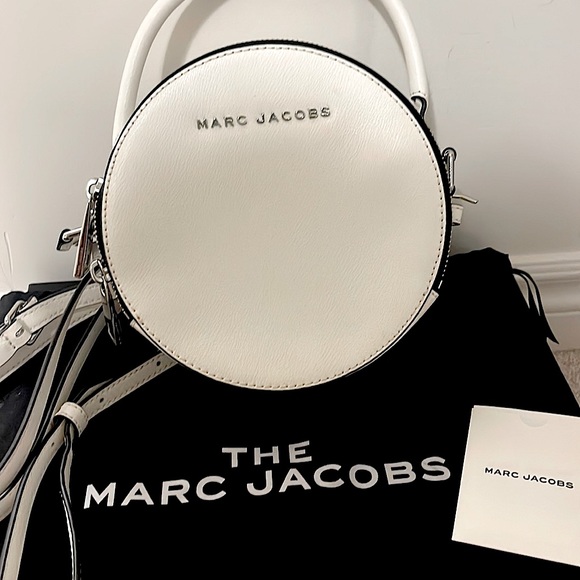 Marc Jacobs Handbags - Marc Jacobs circle crossbody bag